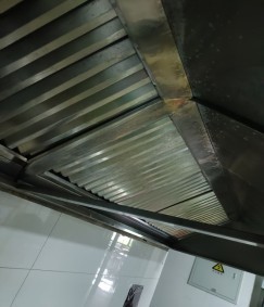 成都油烟管道清洗公司_成都酒店食堂厨房烟道清洗_专业大型抽油烟机清洗电话